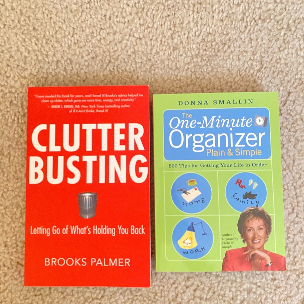 Two books to help declutter / organize
*1 min organizer and Clutter Busting*